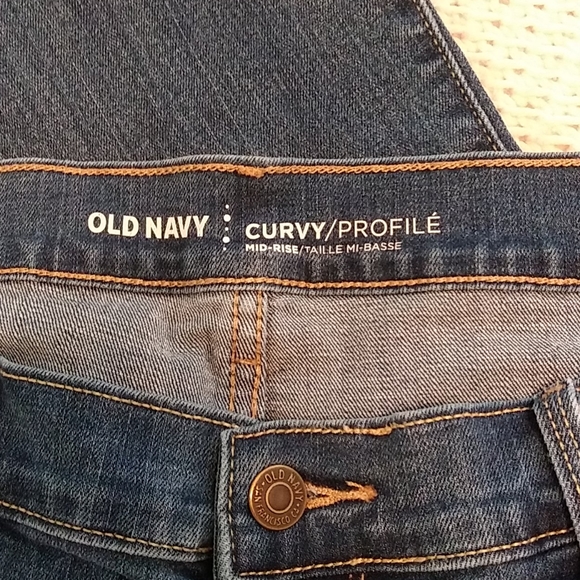 Old Navy curvy short jeans - Picture 3 of 4